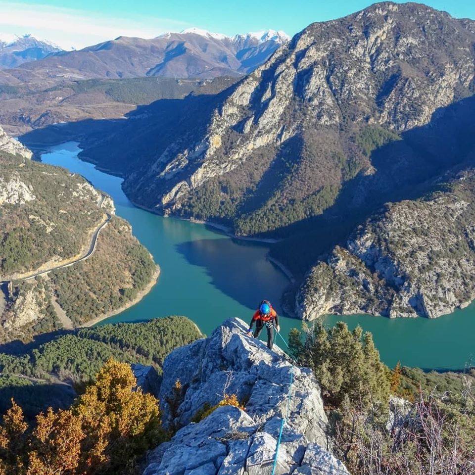 TOSSAL DE SANT SALVADOR POR ARISTA NE (420 mts. V+)